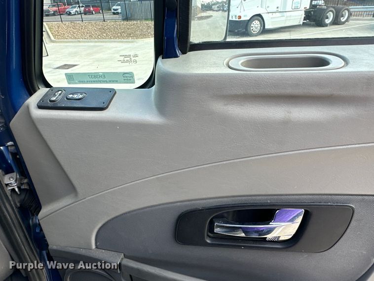 image for item EH3837 2017 International  PROSTAR  semi truck