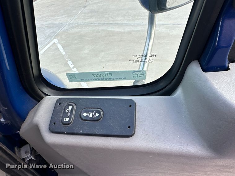 image for item EH3837 2017 International  PROSTAR  semi truck