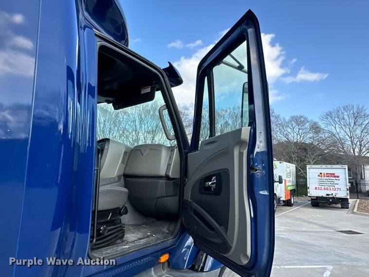 image for item EH3837 2017 International  PROSTAR  semi truck