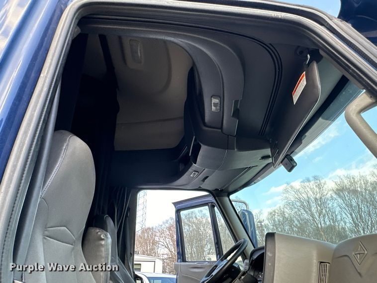 image for item EH3837 2017 International  PROSTAR  semi truck