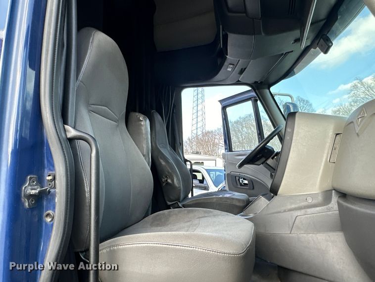 image for item EH3837 2017 International  PROSTAR  semi truck