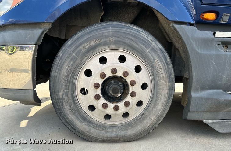 image for item EH3837 2017 International  PROSTAR  semi truck