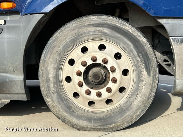 image for item EH3837 2017 International  PROSTAR  semi truck