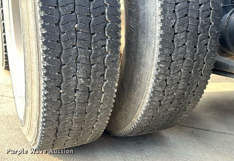 image for item EH3837 2017 International  PROSTAR  semi truck