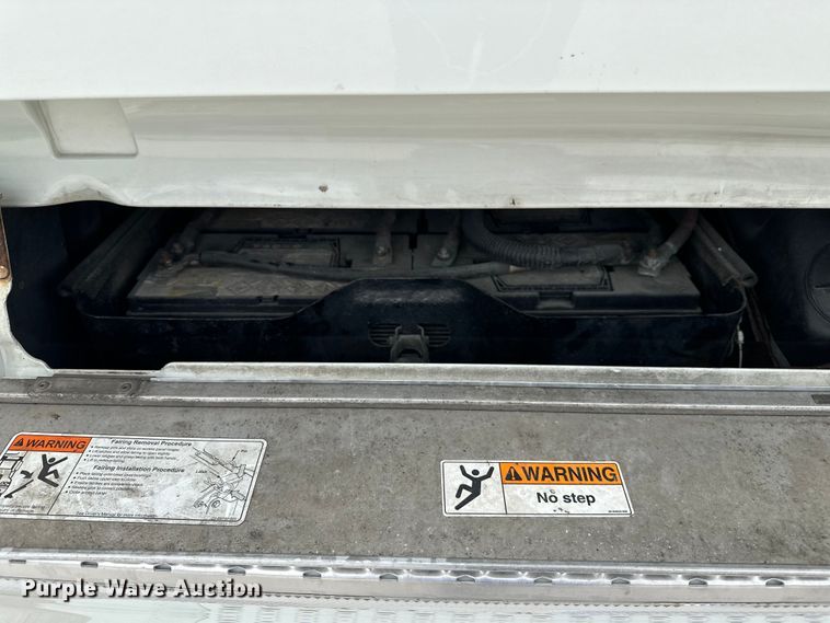 image for item EH3848 2016 Freightliner  Cascadia semi truck