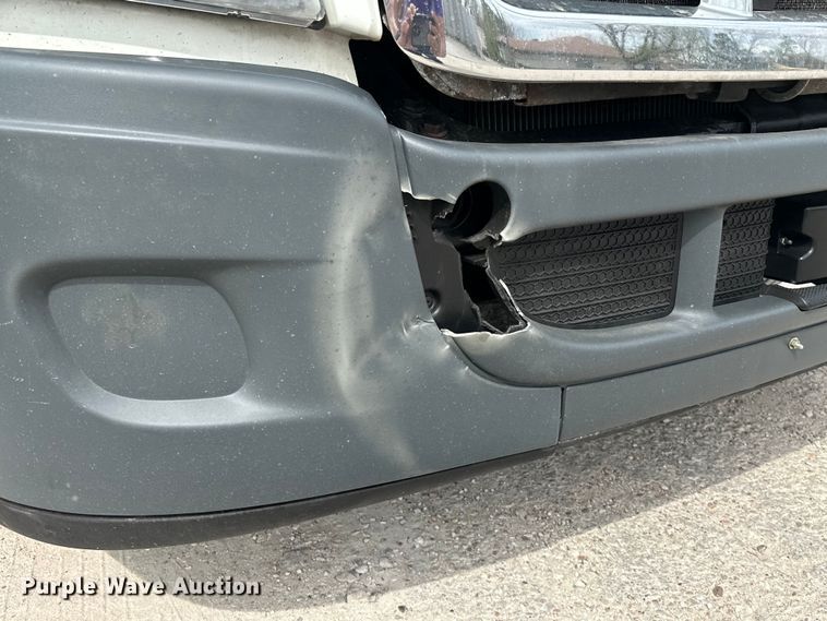 image for item EH3848 2016 Freightliner  Cascadia semi truck