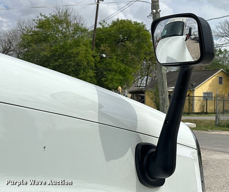 image for item EH3848 2016 Freightliner  Cascadia semi truck