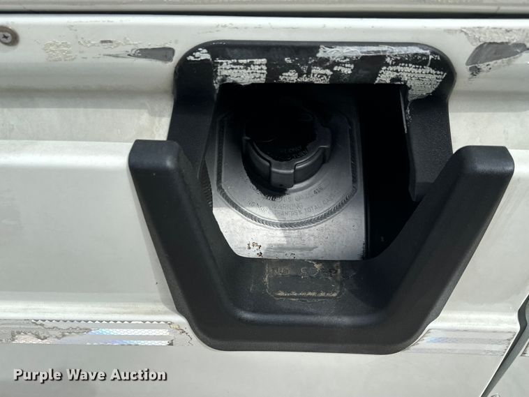 image for item EH3848 2016 Freightliner  Cascadia semi truck