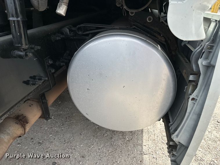 image for item EH3848 2016 Freightliner  Cascadia semi truck