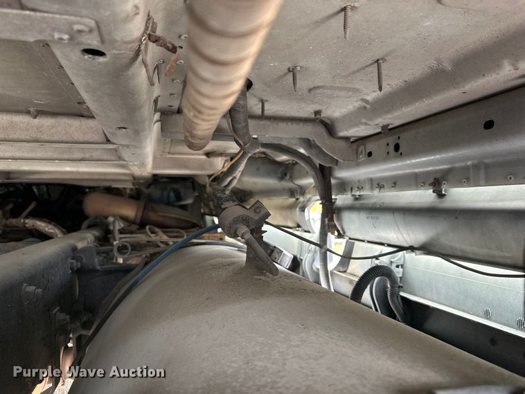 image for item EH3848 2016 Freightliner  Cascadia semi truck