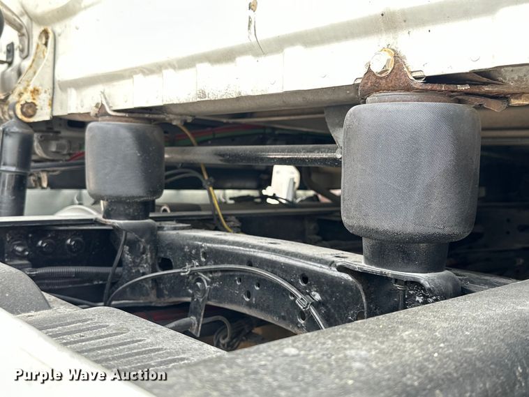 image for item EH3848 2016 Freightliner  Cascadia semi truck