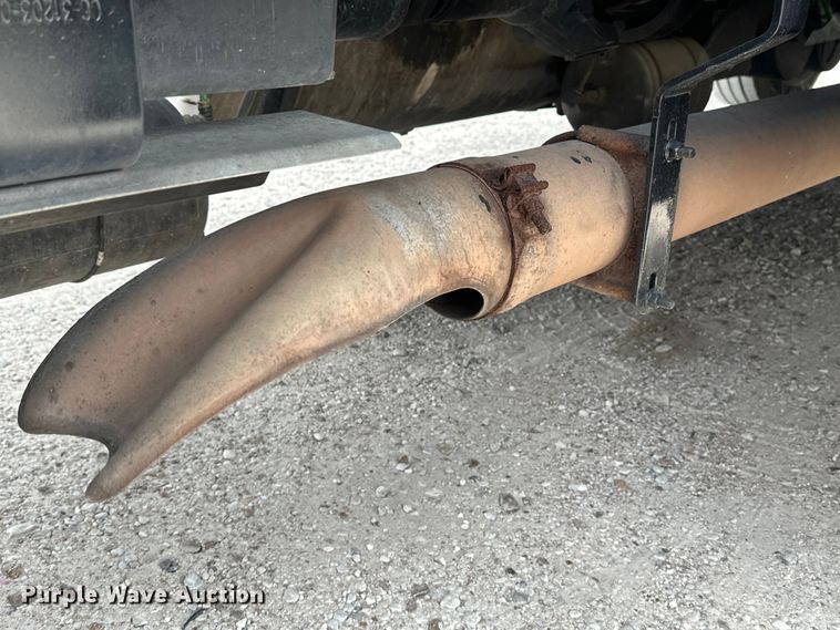 image for item EH3848 2016 Freightliner  Cascadia semi truck