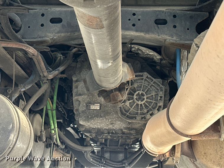 image for item EH3848 2016 Freightliner  Cascadia semi truck