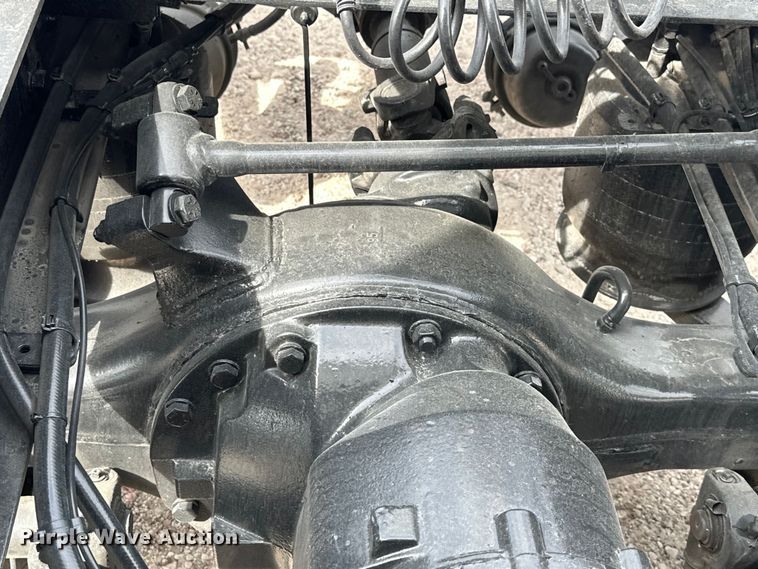 image for item EH3848 2016 Freightliner  Cascadia semi truck