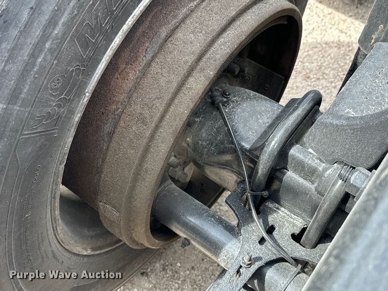 image for item EH3848 2016 Freightliner  Cascadia semi truck