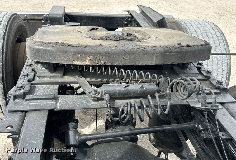 image for item EH3848 2016 Freightliner  Cascadia semi truck