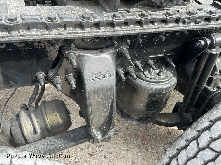 image for item EH3848 2016 Freightliner  Cascadia semi truck