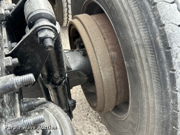 image for item EH3848 2016 Freightliner  Cascadia semi truck