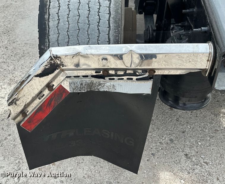 image for item EH3848 2016 Freightliner  Cascadia semi truck