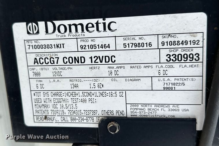 image for item EH3848 2016 Freightliner  Cascadia semi truck