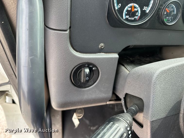 image for item EH3848 2016 Freightliner  Cascadia semi truck