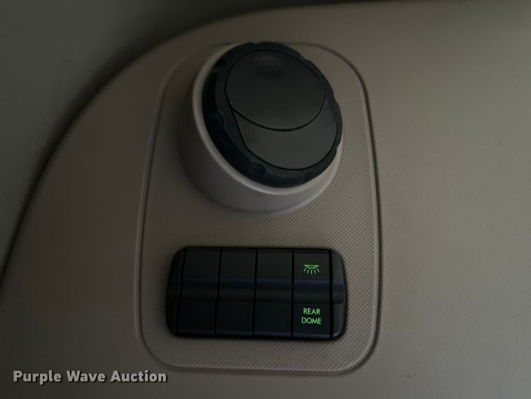 image for item EH3848 2016 Freightliner  Cascadia semi truck