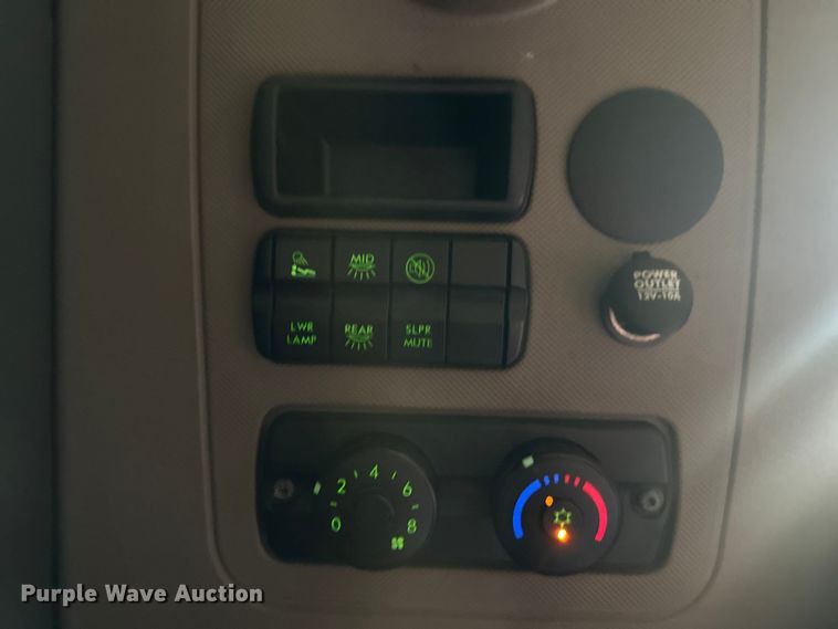 image for item EH3848 2016 Freightliner  Cascadia semi truck