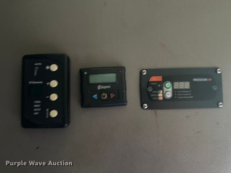 image for item EH3848 2016 Freightliner  Cascadia semi truck