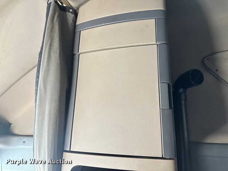 image for item EH3848 2016 Freightliner  Cascadia semi truck