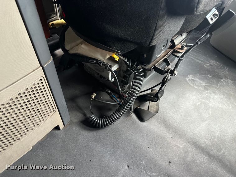 image for item EH3848 2016 Freightliner  Cascadia semi truck