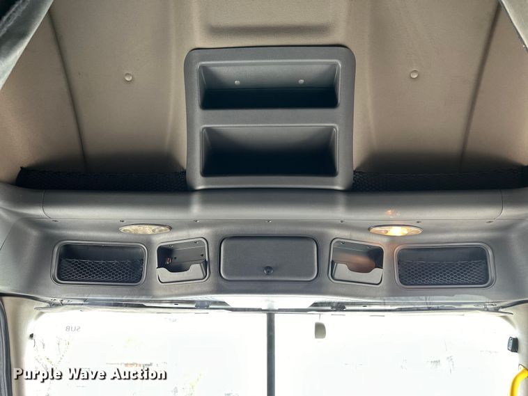 image for item EH3848 2016 Freightliner  Cascadia semi truck