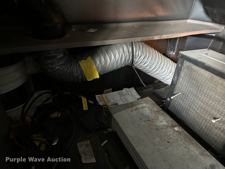 image for item EH3848 2016 Freightliner  Cascadia semi truck