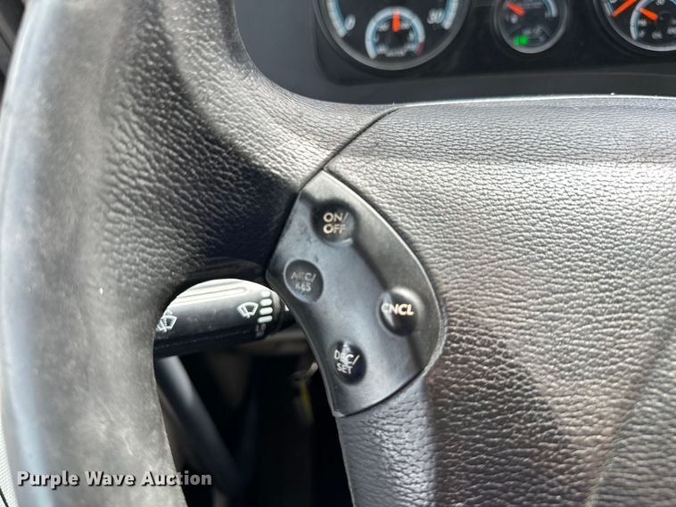 image for item EH3848 2016 Freightliner  Cascadia semi truck