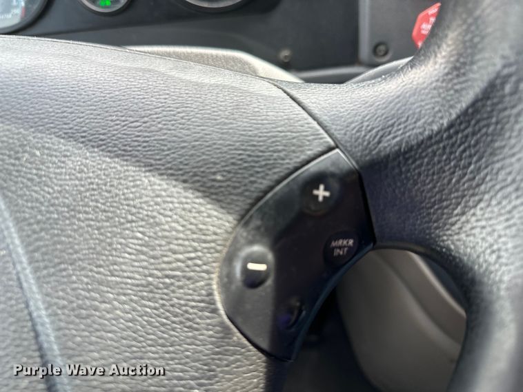 image for item EH3848 2016 Freightliner  Cascadia semi truck