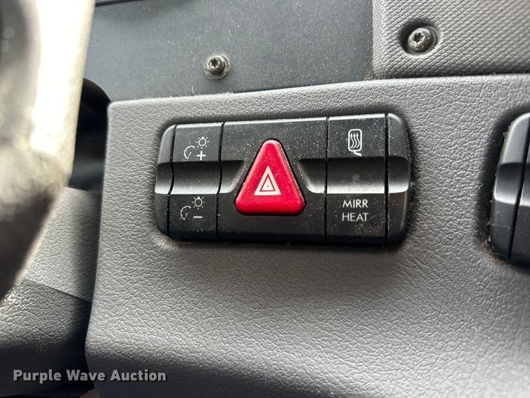 image for item EH3848 2016 Freightliner  Cascadia semi truck