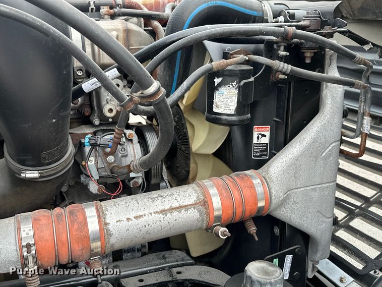 image for item EH3848 2016 Freightliner  Cascadia semi truck