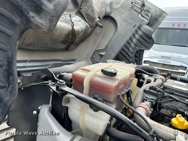 image for item EH3848 2016 Freightliner  Cascadia semi truck