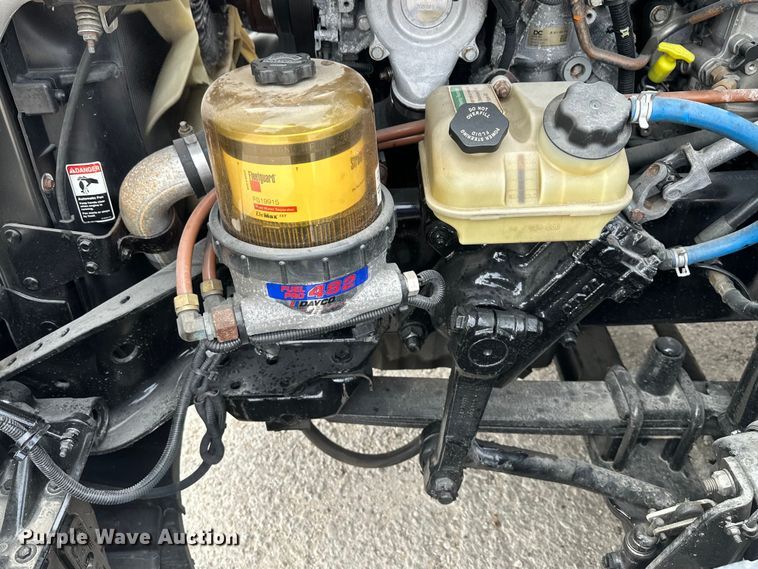 image for item EH3848 2016 Freightliner  Cascadia semi truck