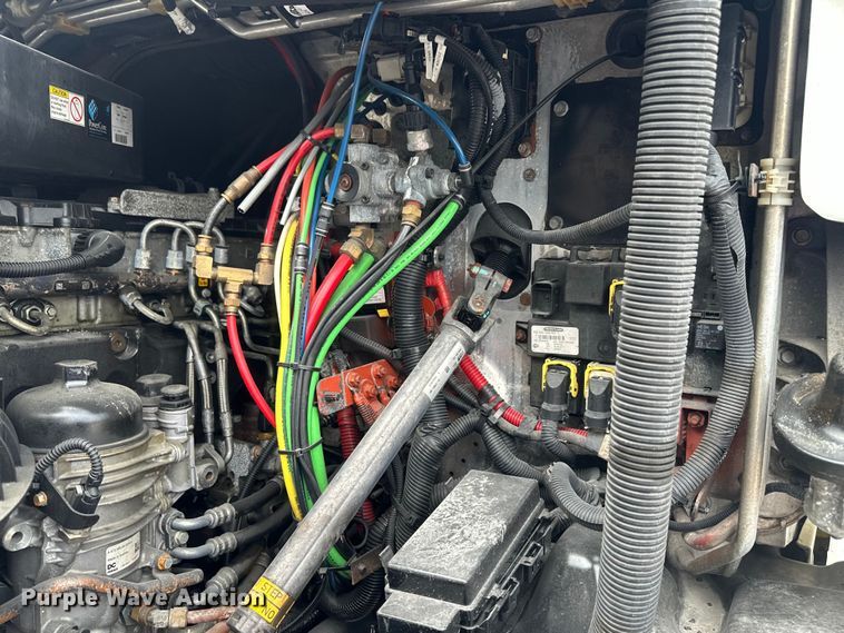 image for item EH3848 2016 Freightliner  Cascadia semi truck