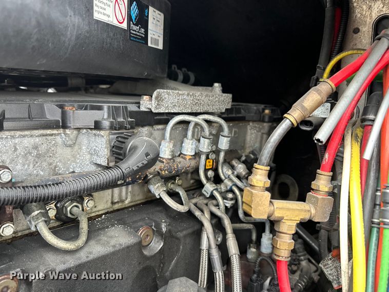 image for item EH3848 2016 Freightliner  Cascadia semi truck