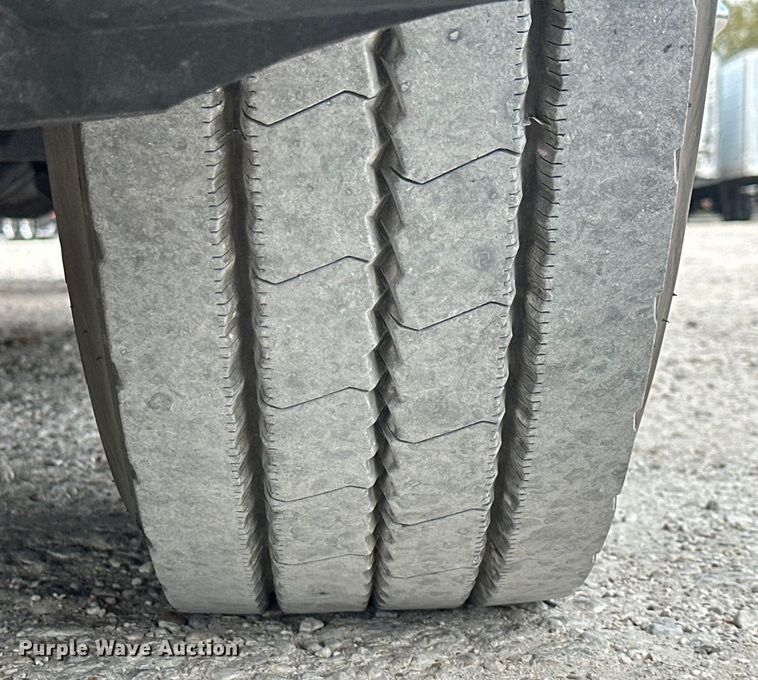 image for item EH3848 2016 Freightliner  Cascadia semi truck