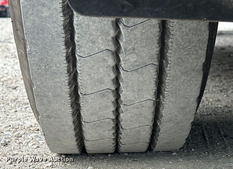 image for item EH3848 2016 Freightliner  Cascadia semi truck