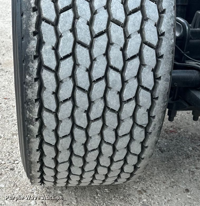 image for item EH3848 2016 Freightliner  Cascadia semi truck