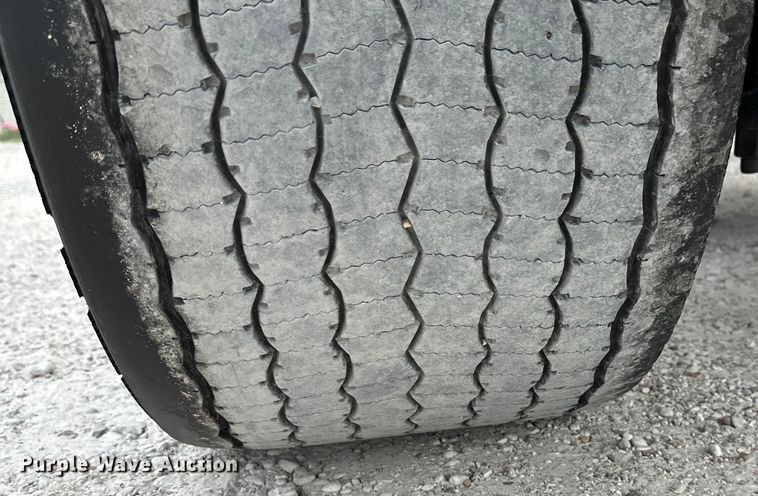 image for item EH3848 2016 Freightliner  Cascadia semi truck