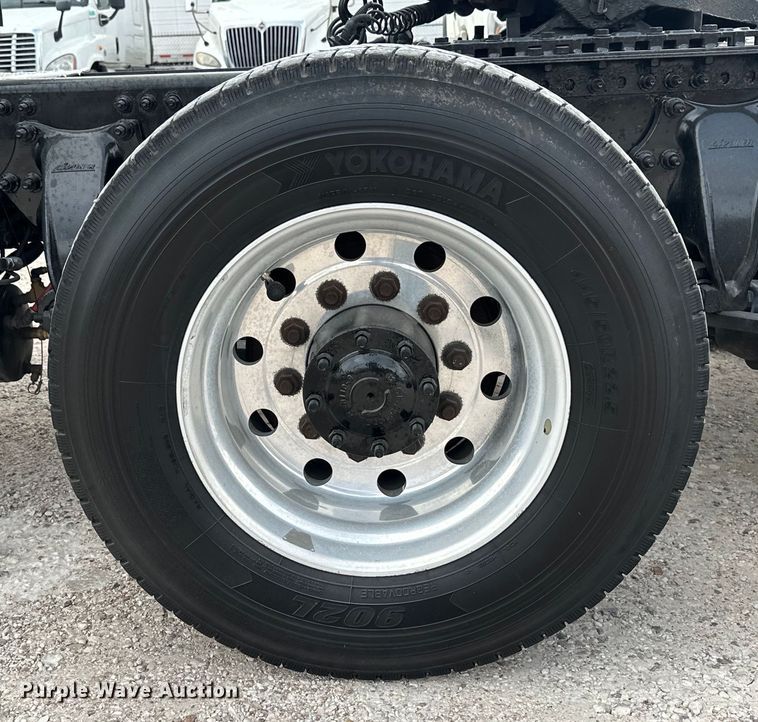 image for item EH3848 2016 Freightliner  Cascadia semi truck