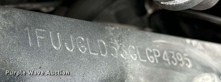 image for item EH3848 2016 Freightliner  Cascadia semi truck