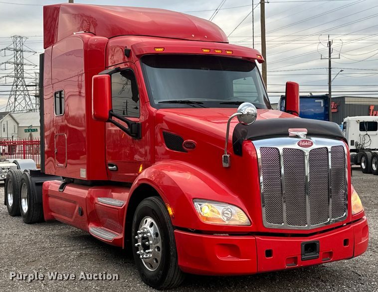 image for item EH3849 2017 Peterbilt  579 semi truck