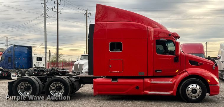 image for item EH3849 2017 Peterbilt  579 semi truck