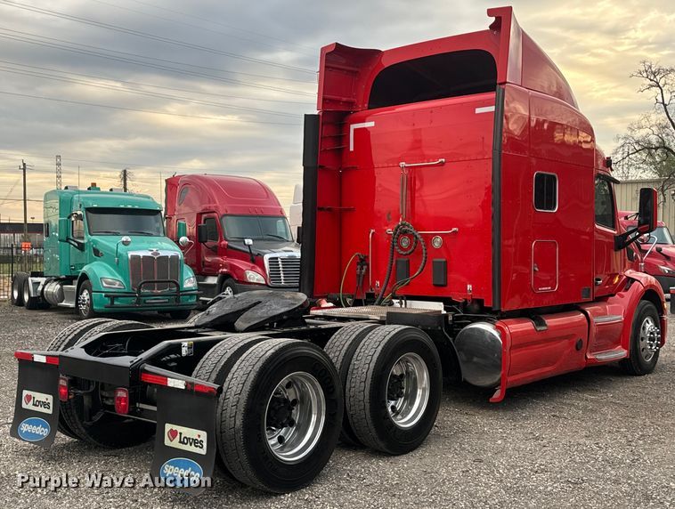 image for item EH3849 2017 Peterbilt  579 semi truck