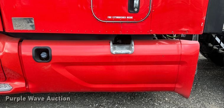 image for item EH3849 2017 Peterbilt  579 semi truck